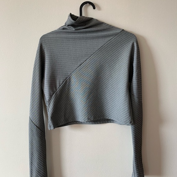 Cropped long sleeve turtle neck - Picture 2 of 2